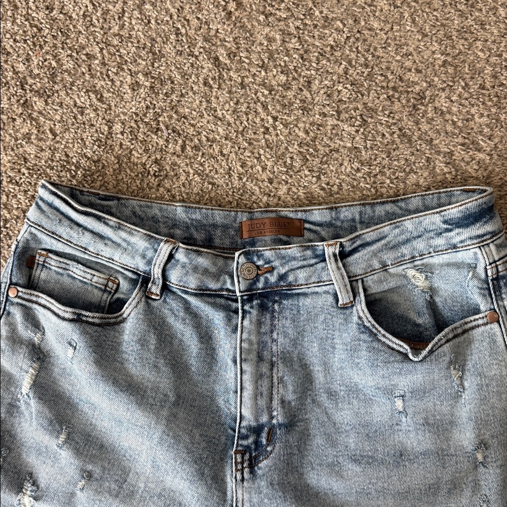 Judy Blue Faded Light Blue Distressed Denim Shorts size 1XL - Picture 2 of 4